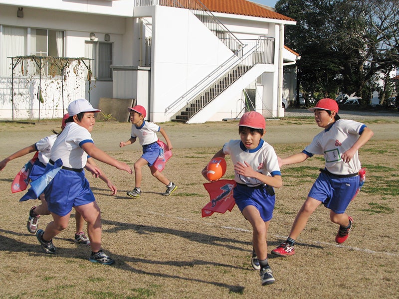 運動能力だけが評価にならない 「新しい体育」フラッグフットボール