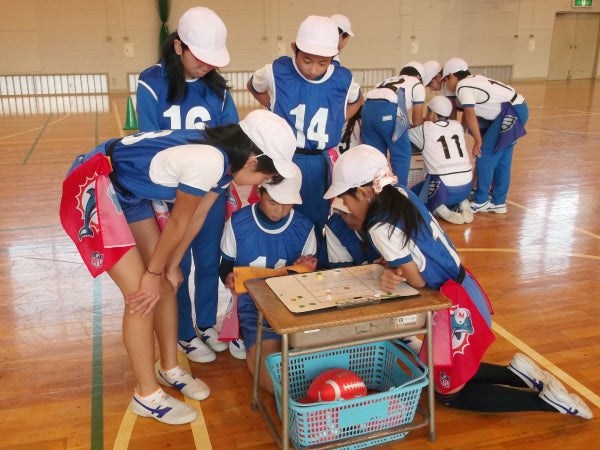 運動能力だけが評価にならない 「新しい体育」フラッグフットボール